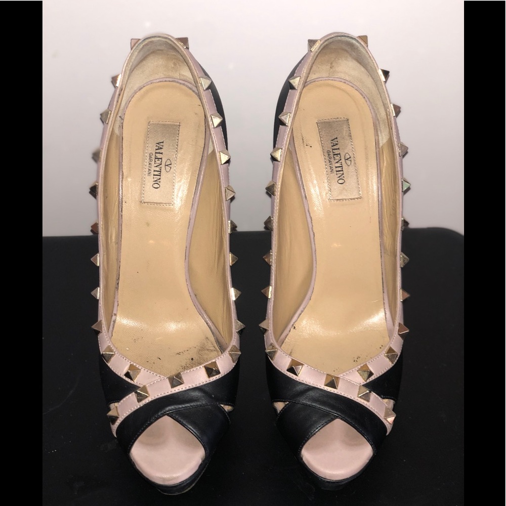 Stunning Valentino rock stud heels in black & nude